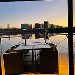 Hausboot Lore Botel Duisburg