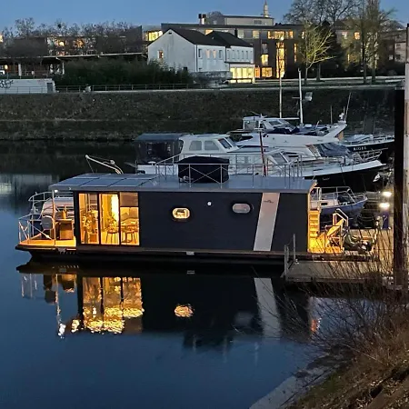 Hausboot Lore Botel *