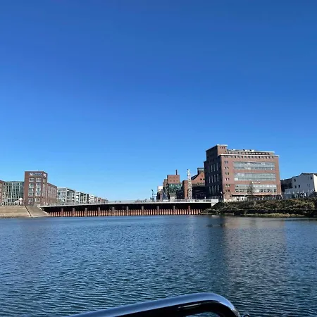 Botel Hausboot Lore Duisburg