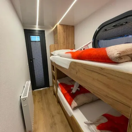 Hausboot Lore Botel *