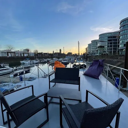 Botel Hausboot Lore