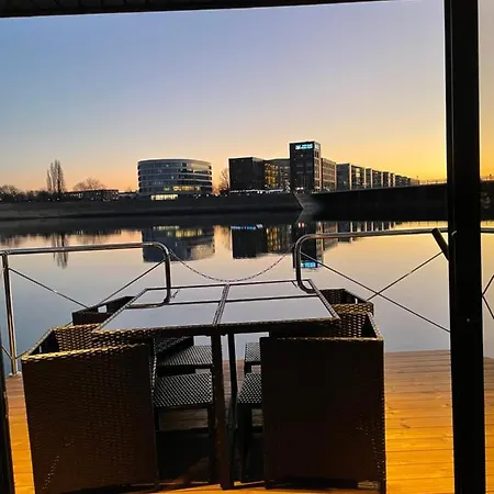 Hausboot Lore Botel Duisburg