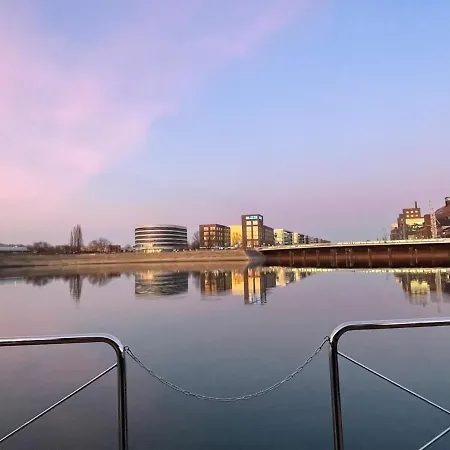 Hausboot Lore Дуйсбург