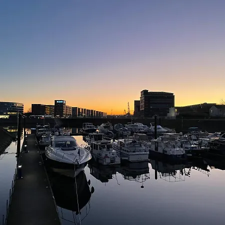 Botel Hausboot Lore