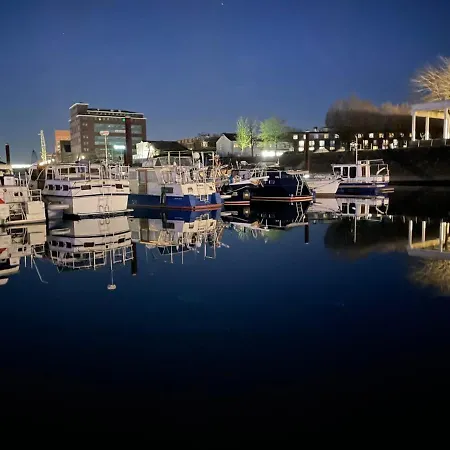 Botel Hausboot Lore *