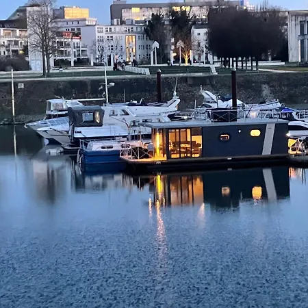 Hausboot Lore Ботель *