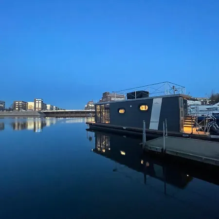 Hausboot Lore Botel *