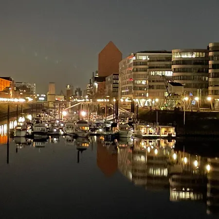 Hausboot Lore Дуйсбург