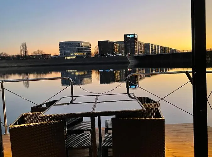 Hausboot Lore 船屋 杜伊斯堡
