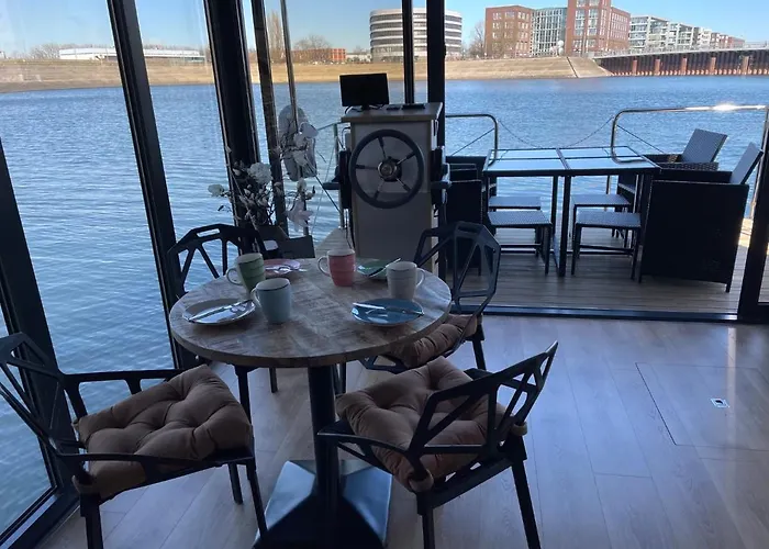 船屋 Hausboot Lore