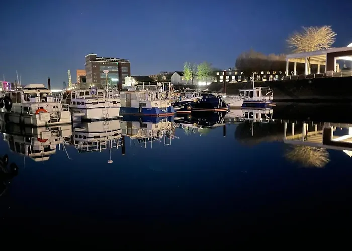 Botel Hausboot Lore *