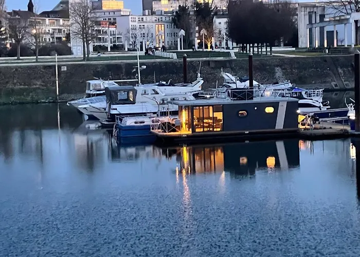 Hausboot Lore 船屋 *