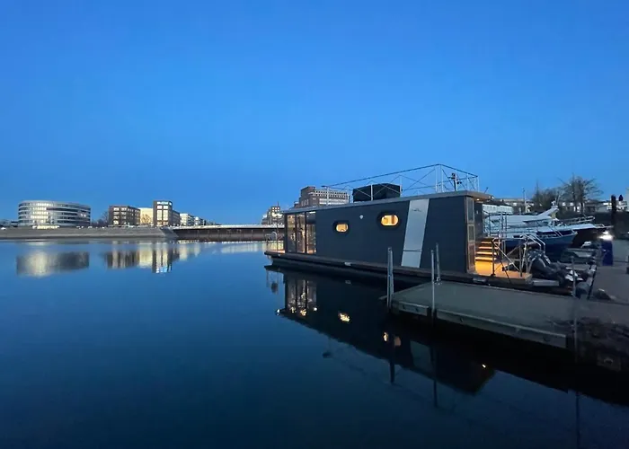 Hausboot Lore 船屋 *